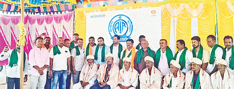 ಮಳವಳ್ಳಿ ತಾಲೂಕಿನ ಹೊಸಹಳ್ಳಿ ಗ್ರಾಮದಲ್ಲಿ ಆಯೋಜಿಸಿದ್ದ ಮನ್ ಕೀ ಬಾತ್ ನೇರ ಪ್ರಸಾರ ಕಾರ್ಯಕ್ರಮದ ಬಳಿಕ ಮಧು ಗಂಗಾಧರ್ ಮಾತನಾಡಿದರು. ಎಚ್.ಆರ್.ಅಶೋಕ್ ಕುಮಾರ್, ಅಶೋಕ್ ಜಯರಾಂ, ಯಮದೂರು ಸಿದ್ಧರಾಜು, ರಾಮಣ್ಣ, ಬಸವರಾಜು, ಶಿವಲಿಂಗಸ್ವಾಮಿ, ಜವರೇಗೌಡ, ಕೃಷ್ಣ, ಆನಂದ್, ಬಸವರಾಜು, ಶಿವಣ್ಣ, ಮಹೇಶ್ ಇದ್ದರು.