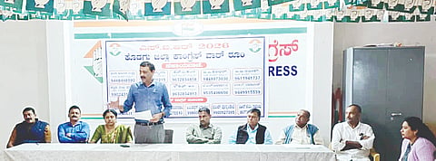 ಕೊಡಗು ಜಿಲ್ಲಾ ಕಾಂಗ್ರೆಸ್ ನಾಪೋಕ್ಲು ಬ್ಲಾಕ್‌ನ ಹದಿನೆಂಟು ವಲಯಗಳಿಗೆ ನೂತನ ವಲಯ ಕಾಂಗ್ರೆಸ್ ಅಧ್ಯಕ್ಷರ ನೇಮಕಾತಿ ಪತ್ರವನ್ನು ಕೊಡಗು ಜಿಲ್ಲಾ ಕಾಂಗ್ರೆಸ್ ಅಧ್ಯಕ್ಷ ತೀತಿರ ಧರ್ಮಜ ಉತ್ತಪ್ಪ  ವಿತರಿಸಿದರು.