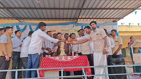 ಕೊಪ್ಪಳ ತಾಲೂಕಿನ ಬಸಾಪುರ ಸರ್ಕಾರಿ ಶಾಲೆಯಲ್ಲಿ ಗುರುವಾರ ಹಮ್ಮಿಕೊಂಡಿದ್ದ ಕೊಠಡಿ ಉದ್ಘಾಟನಾ ಸಮಾರಂಭವನ್ನು ಬಿಇಒ ಹನುಮಂತಪ್ಪ ಉದ್ಘಾಟಿಸಿದರು. ಬಲ್ಡೋಟಾ ಸಂಸ್ಥೆಯ ಪ್ರಭುದೇವಪ್ಪ, ಎಚ್​.ಕೆ.ರಮೇಶ, ಗ್ರಾಪಂ ಮಾಜಿ ಅಧ್ಯಕ್ಷ ಕೀರಪ್ಪ, ಸದಸ್ಯ ಗ್ಯಾನಪ್ಪ ತಳಕಲ್​, ಮುಖ್ಯ ಶಿಕ್ಷಕ ಪುಂಡಲೀಕಪ್ಪ ಇದ್ದರು. 