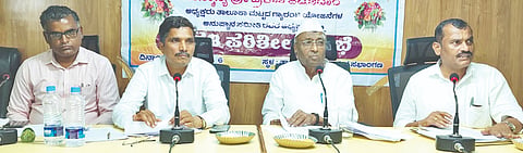 /ಅಫಜಲಪುರದಲ್ಲಿ ಸೋಮವಾರ ಹಮ್ಮಿಕೊಂಡಿದ್ದ ಗ್ಯಾರಂಟಿ ಯೋಜನೆ ಪ್ರಗತಿ ಪರಿಶೀಲನೆ ಸಭೆಯಲ್ಲಿ ಶಾಸಕ ಎಂ.ವೈ.ಪಾಟೀಲ್​ ಮಾತನಾಡಿದರು. ಪ್ರಕಾಶ ಜಮಾದಾರ, ಸಂಜೀವಕುಮಾರ ದಾಸರ, ಶಂಕರ ರಾಠೋಡ್​ ಇದ್ದರು.