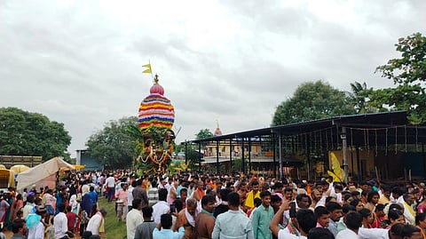 ಕೊಪ್ಪಳ ತಾಲೂಕಿನ ಕರ್ಕಿಹಳ್ಳಿಯಲ್ಲಿ ಬುಧವಾರ ಅಪಾರ ಭಕ್ತರ ಸಮ್ಮುಖದಲ್ಲಿ ಮೃತ್ಯುಂಜಯೇಶ್ವರ ಸ್ವಾಮಿ ರಥೋತ್ಸವ ನೆರವೇರಿತು. 