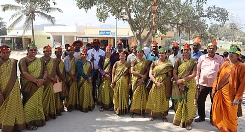 ಕಲಿಕಾ ಹಬ್ಬದ ಮೆರವಣಿಗೆಯಲ್ಲಿ ಸಾಗಿದ ಶಿಕ್ಷಕರು