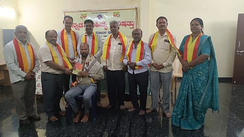 ದೊಡ್ಡಬಳ್ಳಾಪುರದ ಡಾ.ಅಂಬೇಡ್ಕರ್​ ಸರ್ಕಾರಿ ಬಾಲಕಿಯರ ವಿದ್ಯಾರ್ಥಿನಿಲಯದಲ್ಲಿ ಆಯೋಜಿಸಿದ್ದ ಉಪನ್ಯಾಸ ಕಾರ್ಯಕ್ರಮದಲ್ಲಿ ಕಸಾಪ ಕಾರ್ಯದರ್ಶಿ ಡಿ.ಪಿ.ಆಂಜನೇಯ, ತಾಲೂಕು ಕಸಾಪ ಅಧ್ಯಕ್ಷ ಪಿ.ಗೋವಿಂದರಾಜು, ಗೌರವ ಕಾರ್ಯದರ್ಶಿ ಎ.ಜಯರಾಮ್​, ಕೋಶಾಧ್ಯಕ್ಷ ಜಿ.ಸುರೇಶ್​, ಸಾಸಲು ಹೋಬಳಿ ಕಸಾಪ ಘಟಕದ ಅಧ್ಯಕ್ಷ ಜಿ.ಎಂ.ನಾಗರಾಜು, ವಿದ್ಯಾರ್ಥಿನಿಲಯ ಪಾಲಕಿ ರಾಧಾಮಣಿ, ಸಿ.ಅಣ್ಣಯ್ಯ ಇತರರು ಇದ್ದರು. 