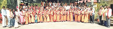 ಹಾರಂಗಿಯ ಅತ್ತೂರಿನಲ್ಲಿ ಶತಕಂಠದಲ್ಲಿ ಗೀತ ಗಾಯನ ಕಾರ್ಯಕ್ರಮ.