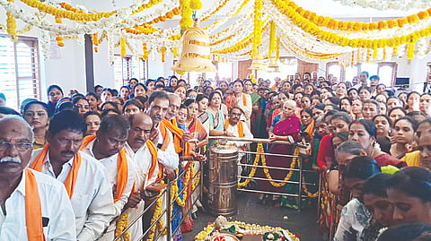 ಕುಶಾಲನಗರದ ಬಲಮರಿ ಗಣಪತಿ ದೇವಾಲಯದ 28ನೇ ವಾರ್ಷಿಕೋತ್ಸವ ಹಾಗೂ ಪೂಜಾ ಕಾರ್ಯಕ್ರಮದಲ್ಲಿ ಅಪಾರ ಸಂಖ್ಯೆಯಲ್ಲಿ ಭಕ್ತಾದಿಗಳು ಪಾಲ್ಗೊಂಡಿದ್ದರು.