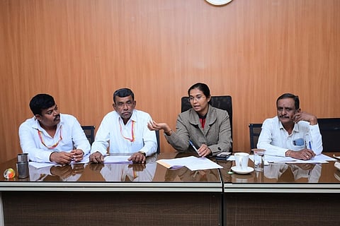 ಮಂಡ್ಯದಲ್ಲಿ ಆಯೋಜಿಸಿದ್ದ ಜಿಲ್ಲಾಮಟ್ಟದ ಗ್ಯಾರಂಟಿ ಯೋಜನೆ ಅನುಷ್ಠಾನ ಪ್ರಾಧಿಕಾರದ ಸಮಿತಿ ಸಭೆಯಲ್ಲಿ ಜಿಪಂ ಸಿಇಒ ಕೆ.ಆರ್.ನಂದಿನಿ ಮಾತನಾಡಿದರು. ಉಪಾಧ್ಯಕ್ಷರಾದ ಶಿವಣ್ಣ, ರಾಜೇಂದ್ರ, ಪ್ರಶಾಂತ್‌ಬಾಬು ಇದ್ದರು.