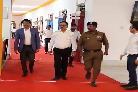 ಭದ್ರಾವತಿ ವಿಐಎಸ್‌ಎಲ್ ಕಾರ್ಖಾನೆಗೆ ಸೈಲ್‌ನ ಮುಖ್ಯ ವ್ಯವಸ್ಥಾಪಕ ನಿರ್ದೇಶಕ ಡಾ. ಅಶೋಕ್‌ಕುಮಾರ್ ಪಾಂಡ ಮತ್ತಿತರ ಅಧಿಕಾರಿಗಳು ಭೇಟಿ ನೀಡಿ ಪರಿಶೀಲಿಸಿದರು.