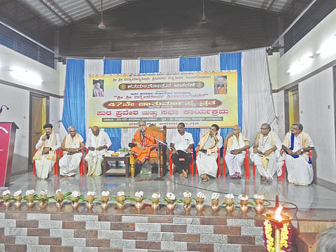  ಸಭಾ ಕಾರ್ಯಕ್ರಮದಲ್ಲಿ ಶ್ರೀ ವಿದ್ಯೇಶತೀರ್ಥ ಸ್ವಾಮೀಜಿ ಆಶೀರ್ವಚನ ನೀಡಿದರು. ಪ್ರಮುಖರಾದ ಕಿರಣ್ ಕುಮಾರ್ ಕೊಡ್ಗಿ, ರಮಣ ಉಪಾಧ್ಯಾಯ, ರಮೇಶ್ ವೈದ್ಯ ಮೊದಲಾದವರಿದ್ದರು. 