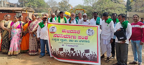 ನರೇಗಾ ತಿದ್ದುಪಡಿ ಮಸೂದೆ ವಿರೋಧಿಸಿ ಬೆಳಗಾವಿಯಲ್ಲಿ ಸೋಮವಾರ ಭಾರತೀಯ ಕೃಷಿಕ ಸಮಾಜದ ನೇತೃತ್ವದಲ್ಲಿ ಪ್ರತಿಭಟಿಸಲಾಯಿತು. ಸಿದಗೌಡ ಮೋದಗಿ, ಶಿವಾಜಿ ಕಾಗಣೇಕರ, ಕವಿತಾ ಜಾರಕಿಹೊಳಿ, ಲಕ್ಷ್ಮಣ ದುರ್ಗಿ ಇತರರಿದ್ದರು.