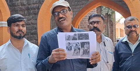 ಸಾರ್ವಜನಿಕ ಸ್ಥಳಗಳಲ್ಲಿ ಅಶ್ಲೀಲ ಹಾಡುಗಳ ಪ್ರಸಾರ ನಿಲ್ಲಿಸುವಂತೆ ಆಗ್ರಹಿಸಿ ಪ್ರಾದೇಶಿಕ ಆಯುಕ್ತರಿಗೆ ಮನವಿ ಸಲ್ಲಿಸಿದ ಶ್ರೀನಿವಾಸಗೌಡ ಎನ್ನುವವರು, ಕೆಲ ಅಶ್ಲೀಲ ಹಾಡುಗಳ ಪೋಸ್ಟರ್ ಪ್ರದರ್ಶಿಸಿ ಬ್ಯಾನ್ ಮಾಡಲು ಆಗ್ರಹಿಸಿದರು.