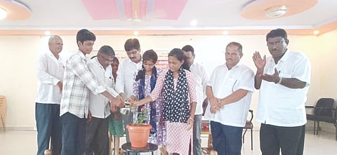 ಆರ್​ಜಿಎಸ್​ ಸರ್ಕಾರಿ ಪದವಿಪೂರ್ವ ಕಾಲೇಜಿನ 5 ನೂತನ ಕಟ್ಟಡಗಳ ಉದ್ಘಾಟನಾ ಕಾರ್ಯಕ್ರಮಕ್ಕೆ ಶಾಸಕ ಬಾಬಾಸಾಹೇಬ ಪಾಟೀಲ ಚಾಲನೆ ನೀಡಿದರು. ಎಸ್​.ಬಿ.ಪೆಂಟೇದ, ಡಾ.ವೈ.ಎಂ.ಯಾಕೊಳ್ಳಿ, ಮಂಜುನಾಥ ದೊಡ್ಡಣ್ಣವರ, ರಮೇಶ ಮೋಕಾಶಿ, ಮಹೇಶ ಶೆಟ್ಟರ ಇತರರಿದ್ದರು.