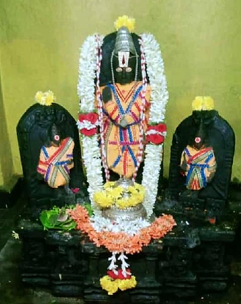  ಕಿಕ್ಕೇರಿ ಹೋಬಳಿಯ ಬೋಳಮಾರನಹಳ್ಳಿ ಗ್ರಾಮದ ವೇಣುಗೋಪಾಲಸ್ವಾಮಿಗೆ ವಿಶೇಷ ಪೂಜೆ ಸಲ್ಲಿಸಲಾಯಿತು.