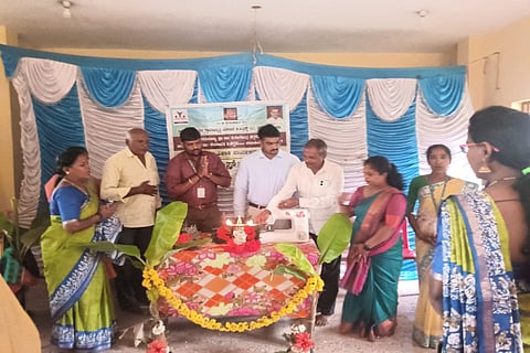 ಜೈಪುರ ಗ್ರಾಮದಲ್ಲಿ ಹೊಲಿಗೆ ತರಬೇತಿ ಕೇಂದ್ರವನ್ನು ಬಿ.ಸುಧಾಕರ್ ಉದ್ಘಾಟಿಸಿದರು. 