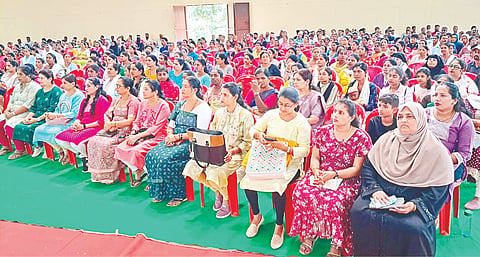 ಗೋಣಿಕೊಪ್ಪಲು ಕಾವೇರಿ ಕಾಲೇಜಿನಲ್ಲಿ ವಿದ್ಯಾರ್ಥಿಗಳ ಪಾಲಕರು ಮತ್ತು ಬೋಧಕರ ಸಭೆ ಹಮ್ಮಿಕೊಳ್ಳಲಾಗಿತ್ತು.