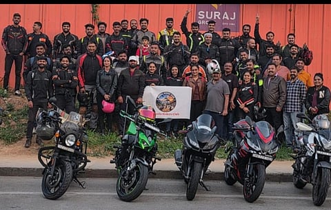 ಬೆಂಗಳೂರಿನ ಹೆಬ್ಬಾಳದಲ್ಲಿ ಗೌಡ ರೈಡರ್ಸ್ ಕ್ಲಬ್ ಉದ್ಘಾಟಿಸಲಾಯಿತು. ವಿಂಗ್ ಕಮಾಂಡರ್ (ನಿವೃತ್ತ) ಅಯ್ಯೇಟ್ಟಿರ ಮನೋಜ್ ಕುಮಾರ್‌ಗೌಡ, ಬೇಕಲ್ ಬಿಪಿನ್, ಕಾಳೆಯಂಡ ತೇಜ ಕುಮಾರ್, ಕಾಚಿಲಂಡ ಅಶೋಕ್, ಕುಂಬುಗೌಡನ ಸೋಮಣ್ಣ, ಕಡ್ಲೆರ ಮಿಥುನ್, ಎಡಿಕೇರಿ ಚರಣ್ ಇತರರಿದ್ದರು.