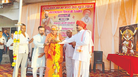 ಮಾಂಜರಿ ಗ್ರಾಮದಲ್ಲಿ ಆಯೋಜಿಸಿದ್ದ ಬಾಲ ಸಂಸ್ಕಾರ ಶಿಬಿರದ ಸಮಾರೋಪ ಸಮಾರಂಭವನ್ನು ಗಣ್ಯರು ಉದ್ಘಾಟಿಸಿದರು. ಮಂಜುನಾಥ ಭಾರತಿ ಸ್ವಾಮೀಜಿ, ಶ್ರೀಪಾದ ಗಿರಿ, ಮೋಹನ ಲೋಕರೆ, ಸನತ್‌ಕುಮಾರ ಪಾಟೀಲ ಇತರರಿದ್ದರು.