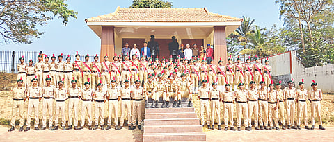 ಗೋಣಿಕೊಪ್ಪಲು ಕಾವೇರಿ ಕಾಲೇಜು ಎನ್‌ಸಿಸಿ ವತಿಯಿಂದ ಫೀಲ್ಡ್ ಮಾರ್ಷಲ್ ಕಾರ್ಯಪ್ಪ ಜನ್ಮದಿನಾಚರಣೆ ಆಚರಿಸಲಾಯಿತು. ಡಾ.ಕಾಳಿಮಾಡ ಶಿವಪ್ಪ, ಪ್ರಾಂಶುಪಾಲ ಎಂ.ಬಿ ಕಾವೇರಿಯಪ್ಪ, ಬೊಟ್ಟಂಗಡ ಜಪ್ಪು, ಟಾಟಾ ಕಾಫಿ ಮ್ಯಾನೇಜರ್ ಚೆಪ್ಪುಡಿರ ಅಯ್ಯಪ್ಪ, ಎನ್‌ಸಿಸಿ ಅಧಿಕಾರಿಗಳಾದ ಡಾ.ಲೆಫ್ಟಿನೆಂಟ್ ಎಂ.ಆರ್.ಆಕ್ರಂ, ಲೆಫ್ಟಿನೆಂಟ್ ಐ.ಡಿ.ಲೇಪಾಕ್ಷಿ, ಕಚೇರಿ ಅಧೀಕ್ಷಕಿ ಟಿ.ಕೆ.ಲತಾ, ಕ್ಯಾಂಪಸ್ ಮ್ಯಾನೇಜರ್ ಮಿನ್ನಂಡ ಜೋಯಪ್ಪ, ಸಿಬ್ಬಂದಿ ಹಾಗೂ ಎನ್‌ಸಿಸಿ ಕೆಡೆಟ್‌ಗಳು ಇದ್ದರು.