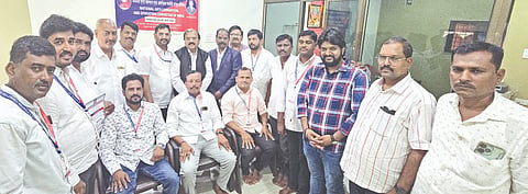  ಬಸವಕಲ್ಯಾಣದಲ್ಲಿ  ಆಯೋಜಿಸಿದ್ದ ನ್ಯಾಷನಲ್​ ಆ್ಯಂಟಿ ಕರಪ್ಷನ್​ ಮತ್ತು ಆಪರೇಷನ್​ ಕಮಿಟಿ ಆಫ್​ಇಂಡಿಯಾದ ಸಮಾರಂಭದಲ್ಲಿ ಎ.ಎಸ್​.ಭದ್ರಶೆಟ್ಟಿ, ಅನಂತ ರಡ್ಡಿ, ಸಂತೋಷ ಬಿರಾದಾರ ಇತರರಿದ್ದರು.