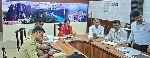 ಜಿಲ್ಲಾಧಿಕಾರಿ ಕೆ.ಲಕ್ಷ್ಮೀಪ್ರಿಯಾ ಸಭೆ ನಡೆಸಿದರು. 