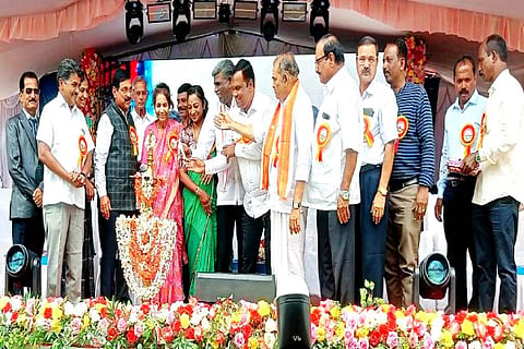 ಮೂಡಿಗೆರೆಯ ದಾರದಹಳ್ಳಿ ಸರ್ಕಾರಿ ಹಿರಿಯ ಪ್ರಾಥಮಿಕ ಶಾಲೆ ಶತಮಾನೋತ್ಸವ ಕಾರ್ಯಕ್ರಮವನ್ನು ಸಂಸದ ಕೋಟ ಶ್ರೀನಿವಾಸ್ ಪೂಜಾರಿ ಉದ್ಘಾಟಿಸಿದರು. 