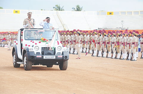 ಜಿಲ್ಲಾಡಳಿತದ ವತಿಯಿಂದ ಬನ್ನಿಮಂಟಪದ ಕವಾಯತು ಮೈದಾನದಲ್ಲಿ ಸೋಮವಾರ ಆಯೋಜಿಸಿದ್ದ 77ನೇ ಗಣರಾಜ್ಯೋತ್ಸವ 