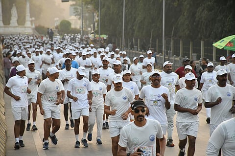ನಗರಪಾಲಿಕೆ ಭಾನುವಾರ ಏರ್ಪಡಿಸಿದ್ದ ಸ್ವಚ್ಛತಾ ಓಟದಲ್ಲಿ ಭಾಗವಹಿಸಿದ್ದ ಸಾರ್ವಜನಿಕರು.
