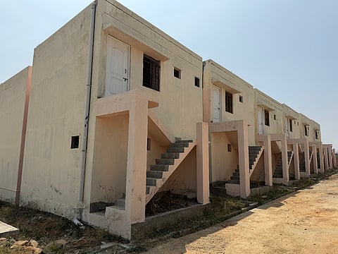 ನಿರ್ಮಾಣವಾದರೂ ವಿತರಣೆಯಾಗದ ಸೂರುಗಳು! house