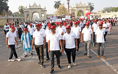 ಅಂತಾರಾಷ್ಟ್ರೀಯ ಕಿಡ್ನಿ ದಿನದ ಅಂಗವಾಗಿ ಗುರುವಾರ ಆಯೋಜಿಸಿದ್ದ ವಾಕಥಾನ್ ಮತ್ತು ಸೈಕಲ್ ಜಾಥಾಗೆ ಮಲ್ಲಿಕಾರ್ಜುನ ಬಾಲದಂಡಿ ಚಾಲನೆ ನೀಡಿದರು. ಡಾ.ಎಕ್ಸ್.ಎ.ಡಿಸೋಜ, ಡಾ.ಶ್ರೀನಿವಾಸ್ ನಲ್ಲೂರ್, ಡಾ.ಪ್ರಕಾಶ್ ಪ್ರಭು, ಡಾ. ಜೆ.ಬಿ. ನರೇಂದ್ರ,  ಡಾ. ಪ್ರಸಾದ್ ಇದ್ದರು.