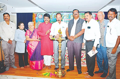ಕೃಷ್ಣಮೂರ್ತಿಪುರಂನ ನಮನ ಕಲಾಮಂಟಪದಲ್ಲಿ ನನ್ನವ್ವ ಸಾಂಸ್ಕೃತಿಕ ಕಲಾತಂಡದಿಂದ ಆಯೋಜಿಸಿದ್ದ ಕಾರ್ಯಕ್ರಮವನ್ನು ಮಡ್ಡೀಕೆರೆ ಗೋಪಾಲ್ ಉದ್ಘಾಟಿಸಿದರು. ನಾಗರಾಜ ವಿ.ಭೈರಿ, ಅಂಶಿಪ್ರಸನ್ನಕುಮಾರ್, ಜಯಪ್ಪ ಹೊನ್ನಾಳಿ, ೆ.ಜಿ.ಮಹದೇವ್, ಸತೀಶ್ ಹೆಗ್ಗೂರು, ಅನಿತಾ ಸದಾನಂದ, ನ.ಗಂಗಾಧರಪ್ಪ, ಪ್ರಭಾಶಾಸ್ತ್ರಿ ಜೋಶ್ಯುಲ ಇದ್ದರು.