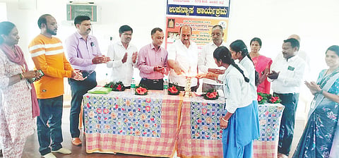 ಅರಕಲಗೂಡಿನಲ್ಲಿ ಏರ್ಪಡಿಸಿದ್ದ ತಂಬಾಕು ವಿರೋಧಿ ದಿನಾಚರಣೆ ಜಾಗೃತಿ ಕಾರ್ಯಕ್ರಮವನ್ನು  ಅಖಿಲ ಕರ್ನಾಟಕ ಜನಜಾಗೃತಿ ವೇದಿಕೆ ಟ್ರಸ್ಟ್ ಅಧ್ಯಕ್ಷ ಕೆ. ಸತೀಶ್ ಉದ್ಘಾಟಿಸಿದರು. ಪುಷ್ಪಲತಾ, ಪರಶುರಾಮ ಶಿರೂರ, ತೌಪಿಕ್ ಅಹಮದ್, ಯೋಗನಾಥ್, ರಮೇಶ್ ವಾಟಾಳ್ ಇತರರಿದ್ದರು.