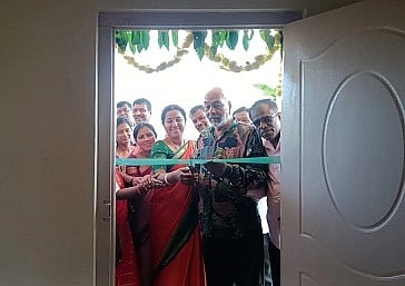 ಅರಕಲಗೂಡು ತಾಲೂಕಿನ ಕೊರಟಿಕೆರೆ ಗ್ರಾಮದಲ್ಲಿ ಶಾಸಕ ಎ. ಮಂಜು ನೂತನ ಗ್ರಾಮ ಪಂಚಾಯಿತಿ ಕಟ್ಟಡ ಉದ್ಘಾಟಿಸಿದರು. ಲತಾ, ದಿನೇಶ್ ಇತರರಿದ್ದರು.