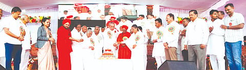 ಬೈಲಹೊಂಗಲದಲ್ಲಿ ಹಮ್ಮಿಕೊಂಡಿದ್ದ ರಾಜಯೋಗ ಭವನವನ್ನು ಗಣ್ಯರು ಉದ್ಘಾಟಿಸಿದರು. ಡಾ.ಬಿ.ಕೆ.ಮೃತ್ಯುಂಜಯ, ನೀಲಕಂಠ ಸ್ವಾಮೀಜಿ, ಪ್ರಭು ನೀಲಕಂಠ ಸ್ವಾಮೀಜಿ, ಅಂಬಿಕಾ ಅಕ್ಕ, ರೋಹಿಣಿ ಬಸ್ಸಾಪೂರೆ ಇತರರಿದ್ದರು.
