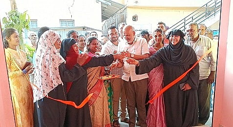 ಅರೇಹಳ್ಳಿ ಗ್ರಾಮ ಪಂಚಾಯಿತಿಯಿಂದ ನಿರ್ಮಿಸಲಾದ ವಾಣಿಜ್ಯ ಮಳಿಗೆ, ಗ್ರಂಥಾಲಯ ಕಟ್ಟಡವನ್ನು ಶಾಸಕ ಎಚ್.ಕೆ.ಸುರೇಶ್ ಉದ್ಘಾಟಿಸಿದರು. 