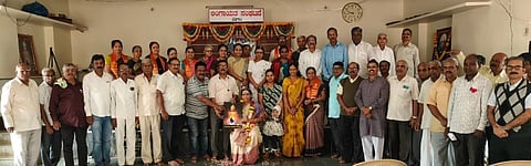 ಬೆಳಗಾವಿಯಲ್ಲಿ ಲಿಂಗಾಯತ ಸಂಘಟನೆಯಿಂದ ನಡೆದ ಗುರುಪೂರ್ಣಿಮೆಯಲ್ಲಿ ಬಸವೇಶ್ವರ ಬ್ಯಾಂಕ್ ಅಧ್ಯಕ್ಷೆ ಸರಳಾ ಹೆರೇಕರ ಅವರನ್ನು ಸನ್ಮಾನಿಸಲಾಯಿತು. ಶಶಿಭೂಷಣ ಪಾಟೀಲ, ಸದಾಶಿವ ದೇವರಮನಿ, ಶಂಕರ ಗುಡಸ,  ಸುಶೀಲಾ ಗುರವ, ಈರಣ್ಣ ದೇಯಣ್ಣವರ ಇತರರಿದ್ದರು.