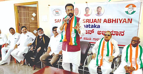 ಗುರುಮಠಕಲ್ ಬ್ಲಾಕ್ ಕಾಂಗ್ರೆಸ್ ಕಚೇರಿಯಲ್ಲಿ ಭಾನುವಾರ ಕರೆದಿದ್ದ ಮತಕ್ಷೇತ್ರದ ಕಾರ್ಯಕರ್ತರ ಸಭೆಯಲ್ಲಿ ಯಾದಗಿರಿ ಜಿಲ್ಲಾಧ್ಯಕ್ಷರ ನೇಮಕ ಉಸ್ತುವಾರಿ ಜಟ್ಟಿ ಕುಸುಮಕುಮಾರ್ ಮಾತನಾಡಿದರು. ಪುಂಡಲೀಕರಾವ, ಶ್ರೀದೇವಿ, ಬಾಬುರಾವ್ ಚಿಂಚನಸೂರ, ಬ್ಲಾಕ್ ಅಧ್ಯಕ್ಷ ಕೃಷ್ಣ ಚಪೆಟ್ಲಾ, ಬಸರೆಡ್ಡಿ ಅನಪುರ, ಶರಣಪ್ಪ ಮಾಗೇಗಾರ, ಸಾಯಬಣ್ಣ ಬೋರಬಂಡ ಇದ್ದರು.