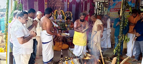 ಹನುಮದ್ ವ್ರತದ ಹಿನ್ನೆಲೆಯಲ್ಲಿ ನಗರದ ವಿವಿಧ ದೇವಾಲಯಗಳಲ್ಲಿ ವಿಶೇಷ ಪೂಜಾ ಕೈಂಕರ್ಯಗಳು ಜರುಗಿದವು.