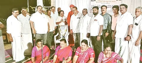 ಕಡೂರು ತಾಲೂಕಿನ ಬಿ.ಎಂ.ಕೊಪ್ಪಲು ಗ್ರಾಮದಲ್ಲಿ ಶರಣಸಾಹಿತ್ಯ ಪರಿಷತ್‌ನಿಂದ ಶರಣರಬೆಳದಿಂಗಳು ಕಾರ್ಯಕ್ರಮ ನಡೆಯಿತು. ಬೆಳ್ಳಿಪ್ರಕಾಶ್, ಶ್ರೀ ಜ್ಞಾನಪ್ರಭು ಸಿದ್ದರಾಮದೇಶಿಕೇಂದ್ರ ಸ್ವಾಮೀಜಿ, ಕೆ.ವಿರೂಪಾಕ್ಷಪ್ಪ, ಡಾ. ಎಸ್.ಎನ್.ಆನಂದ್ ಮತ್ತಿತರರಿದ್ದರು.
