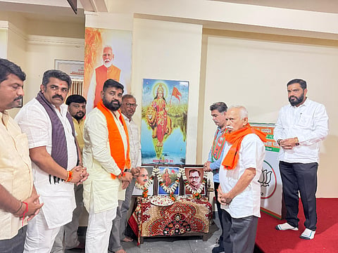  ಬೆಳಗಾವಿ ನಗರದ ಬಿಜೆಪಿ ಕಚೇರಿಯಲ್ಲಿ ಬುಧವಾರ ನರೇಂದ್ರ ಮೋದಿ ಜನ್ಮದಿನ ಕಾರ್ಯಕ್ರಮದ ಪೂರ್ವಭಾವಿ ಸಭೆ ನಡೆಯಿತು. ಸುಭಾಷ ಪಾಟೀಲ, ಮುರೇಂದ್ರಗೌಡ ಪಾಟೀಲ, ಸಂದೀಪ ದೇಶಪಾಂಡೆ ಇತರರಿದ್ದರು.