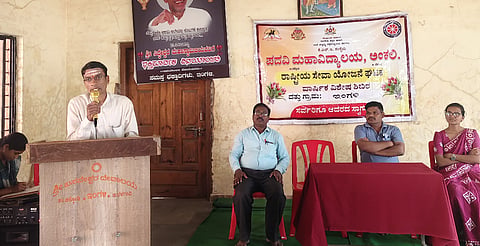  ಚಿಕ್ಕೋಡಿ ತಾಲೂಕು ಇಂಗಳಿ ಗ್ರಾಮದಲ್ಲಿ ಅಂಕಲಿ ಗ್ರಾಮದ ಕೆಎಲ್‌ಇ ಪದವಿ ಮಹಾವಿದ್ಯಾಲಯದ ಎನ್‌ಎಸ್‌ಎಸ್ ಶಿಬಿರದಲ್ಲಿ ರೈತ ಗಿರೀಶ ತೆಲಸಂಗೆ ಉಪನ್ಯಾಸ ನೀಡಿದರು. ಎಂ.ಎಸ್.ಕಾನಡೆ, ಡಿ.ಎ.ಕಾಟೆ, ಎಂ.ಪಿ.ತಳವಾರ ಇದ್ದರು.