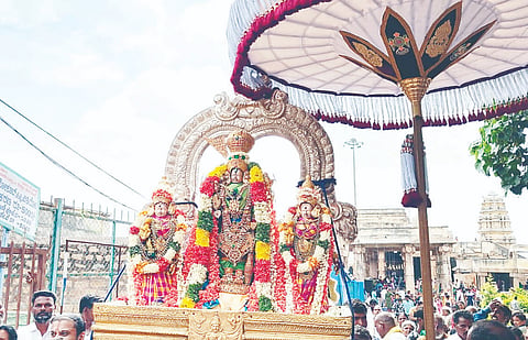 ಶ್ರೀನಾರಾಯಣಸ್ವಾಮಿ ಭೂಲೋಕದಲ್ಲಿ ಅವತರಿಸಿದ ಮೀನ-ಚೈತ್ರ ಮಾಸದ ಹಸ್ತನಕ್ಷತ್ರದ ಶುಭದಿನವಾದ ಗುರುವಾರ ಚೆಲುವನಾರಾಯಣಸ್ವಾಮಿಗೆ ವೈರಮುಡಿ ಬ್ರಹ್ಮೋತ್ಸವದ ತೀರ್ಥಸ್ನಾನ ಮಹೋತ್ಸವ ಶ್ರದ್ಧಾಭಕ್ತಿಯಿಂದ ನೆರವೇರಿತು