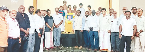 ಇತ್ತೀಚೆಗೆ ನಿಧನರಾದ ಮೇಲುಕೋಟೆಯ ಶಾಲೆಯ ನಿವೃತ್ತ ಮುಖ್ಯಶಿಕ್ಷಕ ಎಂ.ಮರಿಯಪ್ಪರಿಗೆ ಶ್ರದ್ಧಾಂಜಲಿ-ನುಡಿನಮನ ಕಾರ್ಯಕ್ರಮ ಹಮ್ಮಿಕೊಳ್ಳಲಾಗಿತ್ತು.