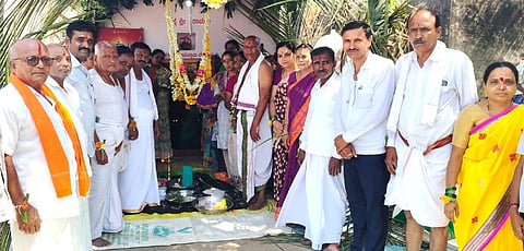 hanuman ಮುಳಗುಂದ ಚಿಂದಿಪೇಟಿ ಓಣಿಯ ಹನುಮಂತನ ದೇವಸ್ಥಾನದಲ್ಲಿ  ಹನುಮ ಜಯಂತಿ ಆಚರಿಸಲಾಯಿತು. 