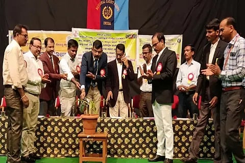 ಸಾಗರದ ಎಲ್‌ಬಿ ಕಾಲೇಜಿನಲ್ಲಿ ಆಯೋಜಿಸಿದ್ದ ವಿಶ್ವ ಏಡ್ಸ್ ಅರಿವು ದಿನಾಚರಣೆಯನ್ನು  ಪ್ರಧಾನ ಹಿರಿಯ ವ್ಯವಹಾರ ನ್ಯಾಯಾೀಶ ಎಸ್.ನಟರಾಜ್ ಉದ್ಘಾಟಿಸಿದರು. ಎಂ.ವಿ.ಮಾದೇಶ್, ಡಾ. ಎಚ್.ಎಂ.ಶಿವಕುಮಾರ್, ಸಿ.ಪಿ.ನಾರ್ಂಡಿಸ್ ಇತರರಿದ್ದರು.