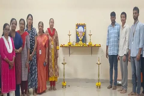 ಸೊರಬ ತಾಲೂಕು ಕಚೇರಿಯಲ್ಲಿ ಆಯೋಜಿಸಿದ್ದ ವಚನ ಸಾಹಿತ್ಯದ ಪಿತಾಮಹ ಫ.ಗು.ಹಳಕಟ್ಟಿ ಅವರ ಜನ್ಮದಿನಾಚರಣೆಯಲ್ಲಿ ಗ್ರೇಡ್-2  ತಹಸೀಲ್ದಾರ್ ಲಲಿತಾ, ವಿಕ್ರಮ ಹೆಬ್ಬಾರ್, ಚನ್ನಪ್ಪ, ವಿನು, ಶ್ರುತಿ ಇತರರಿದ್ದರು.