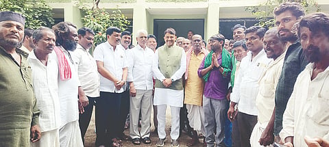 ದೇವದುರ್ಗದಲ್ಲಿ ಸಂಸದ ಜಿ.ಕುಮಾರನಾಯಕಗೆ ರೈತ ಸಂಘ ಮನವಿ ಸಲ್ಲಿಸಿತು. 