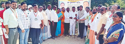 ಕಾನಹೊಸಹಳ್ಳಿ ಪ್ರಾಥಮಿಕ ಆರೋಗ್ಯ ಕೇಂದ್ರದಲ್ಲಿ 30 ಲಕ್ಷ ವೆಚ್ಚದ ಉನ್ನತೀಕರಣ ಕಾಮಗಾರಿಗೆ ಶಾಸಕ ಡಾ.ಎನ್.ಟಿ.ಶ್ರೀನಿವಾಸ್ ಭೂಮಿಪೂಜೆ ನೆರವೇರಿಸಿದರು.