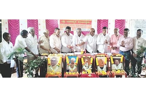 ಕಾನಹೊಸಹಳ್ಳಿಯಲ್ಲಿ ಶರಣ ತತ್ವ ಚಿಂತನೆಯ ದತ್ತಿ ಉಪನ್ಯಾಸ ಕಾರ್ಯಕ್ರಮವನ್ನು ಶಸಾಪ ರಾಜ್ಯ ಉಪಾಧ್ಯಕ್ಷ ಡಾ.ಕೆ.ಎಂ.ವೀರೇಶ್ ಉದ್ಘಾಟಿಸಿದರು. ಪ್ರಮುಖರಾದ ಡಾ.ರವೀಂದ್ರನಾಥ, ಎನ್.ಎಂ.ರವಿಕುಮಾರ್, ಪ್ರಭುದೇವ, ವಸಂತ ಸಜ್ಜನ್, ಡಾ.ವೃಷಭೇಂದ್ರಾಚಾರ್ ಇದ್ದರು.