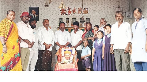 ಕುಕನೂರಿನಲ್ಲಿ ಪಂಡಿತ್ ಪುಟ್ಟರಾಜ ಗವಾಯಿಗಳ 112ನೇ ಜಯಂತಿ ಆಚರಿಸಲಾಯಿತು. ಸಂಗೀತ ಶಿಕ್ಷಕ ಮುರಾರಿ ಭಜಂತ್ರಿ, ಜನಪದ ಅಕಾಡೆಮಿ ಪ್ರಶಸ್ತಿ ಪುರಸ್ಕೃತ ಶಹನಾಯಿ ಕಲಾವಿದ ದೊಡ್ಡ ಯಮನೂರಪ್ಪ ಭಜಂತ್ರಿ, ಪ್ರಮುಖರಾದ ಶ್ಯಾವಮ್ಮ ಭಜಂತ್ರಿ, ಬಸವರಾಜ ಕಿತ್ತೂರ್, ನಾಗರಾಜ ಭಜಂತ್ರಿ ಇದ್ದರು.