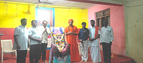 Shantaveera ನರಗುಂದ ತಾಲೂಕಿನ ಭೈರನಹಟ್ಟಿ ದೊರೆಸ್ವಾಮಿ ವಿರಕ್ತಮಠದಲ್ಲಿ 380ನೇ ಮಾಸಿಕ ಶಿವಾನುಭವ, ಸಿಂದಗಿ ಶಾಂತವೀರ ಪಟ್ಟಾದ್ಯಕ್ಷರ ಪುಣ್ಯ ಸ್ಮರಣೋತ್ಸವ ಸೋಮವಾರ ಆಚರಿಸಲಾಯಿತು.