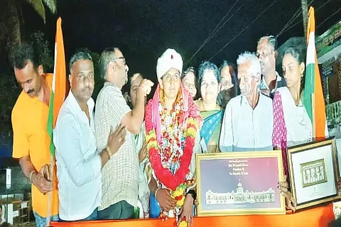ರಿಪ್ಪನ್‌ಪೇಟೆಯಲ್ಲಿ ಕಾವ್ಯಾ ಅವರನ್ನು ಗ್ರಾಮ ಪಂಚಾಯಿತಿಯಿಂದ ಸನ್ಮಾನಿಸಲಾಯಿತು. ಧನಲಕ್ಷ್ಮೀ, ಸಂತೋಷ್ ಆಚಾರ್, ಸುಧೀಂದ್ರ ಪೂಜಾರಿ ಮತ್ತಿತರರಿದ್ದರು.
